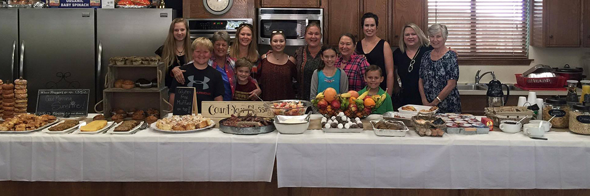 The Oak Hill congregation sharing a Thanksgiving meal together